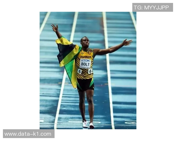 博尔特跨界挑战足球场展现速度与激情的完美结合