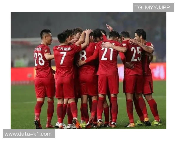 恒大与上港激战正酣比赛结果揭晓引发球迷热议